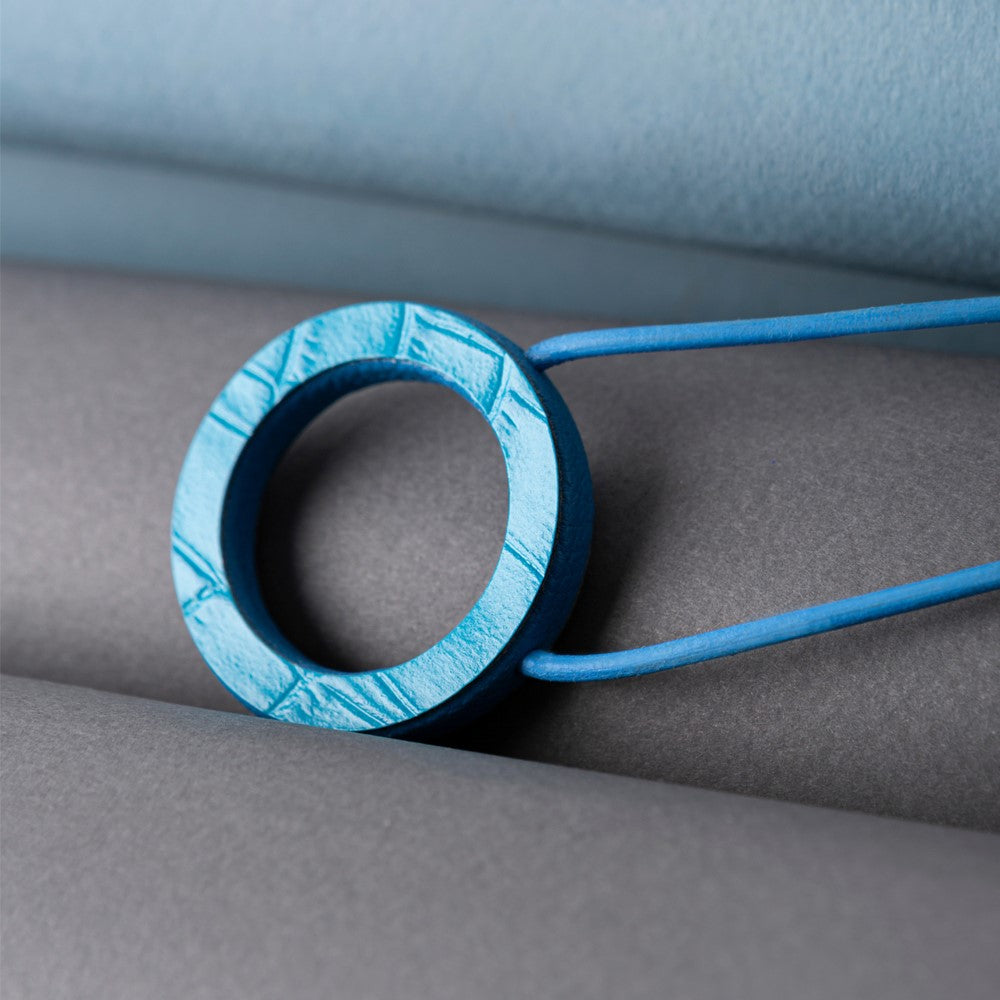 Glasses Cord Holder Azure Sky Crocodile
