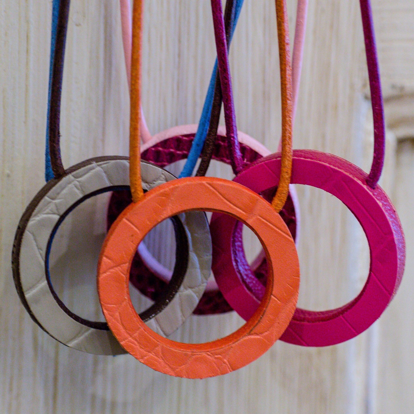 Glasses Cord Holder All Biscuit Crocodile